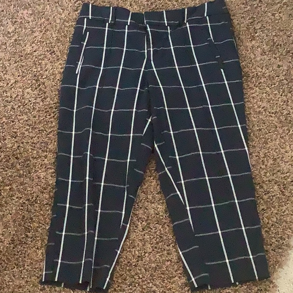 Woman’s cropped casual pants,,navy and white stripes..